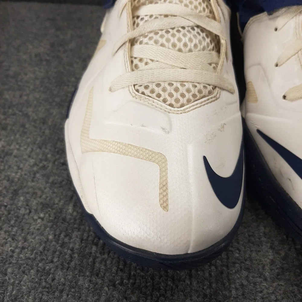 Nike LeBron James White Navy Blue Size 15 US Mens 599263-101